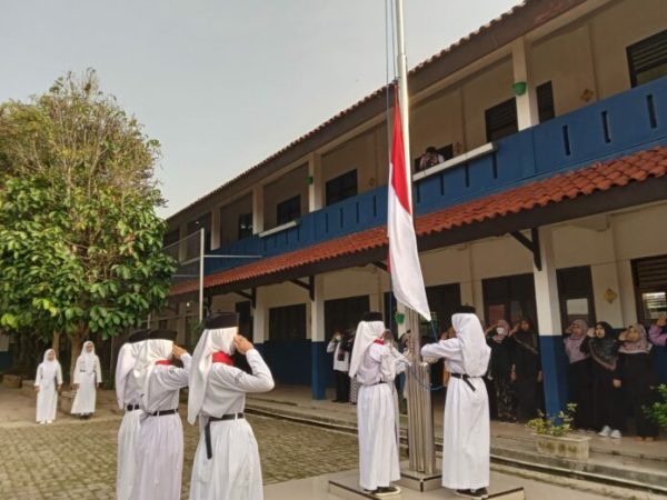 Peringatan Hari Pendidikan Nasional dan Halal Bihalal di SMPN 14 Depok