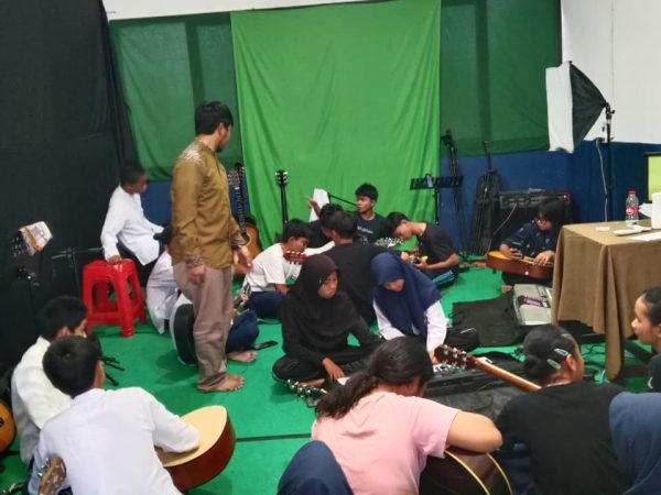 EKSTRAKURIKULER SENI MUSIK