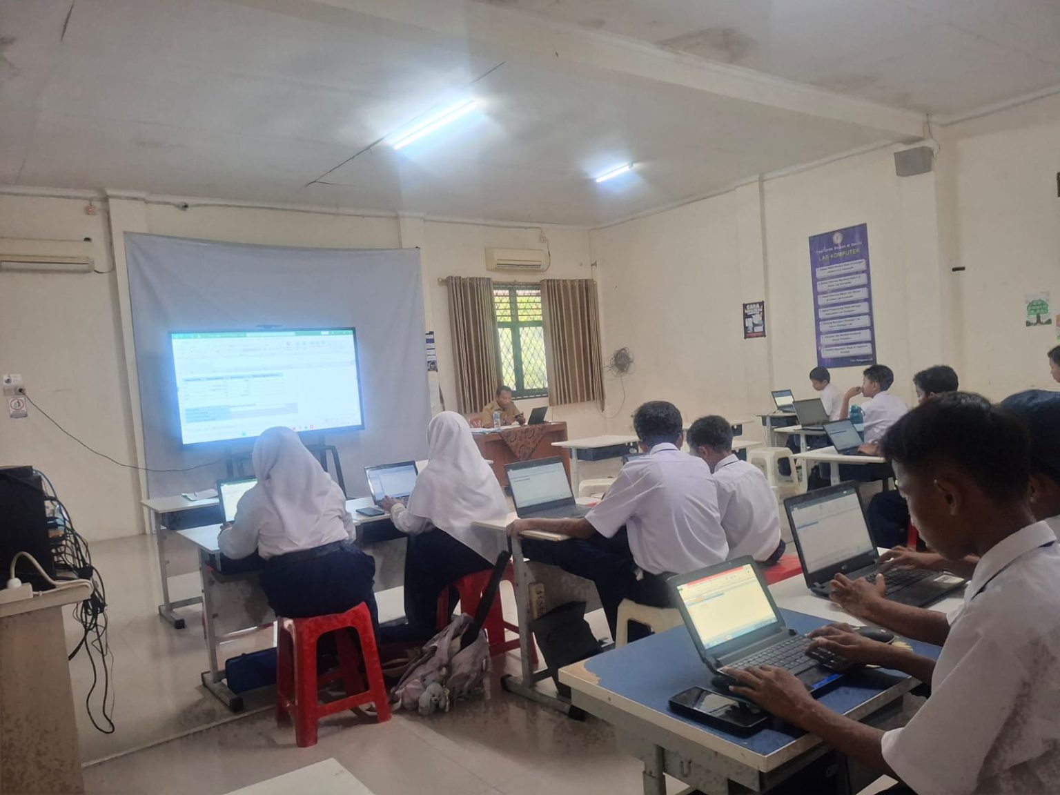 EKSTRAKURIKULER MULTIMEDIA